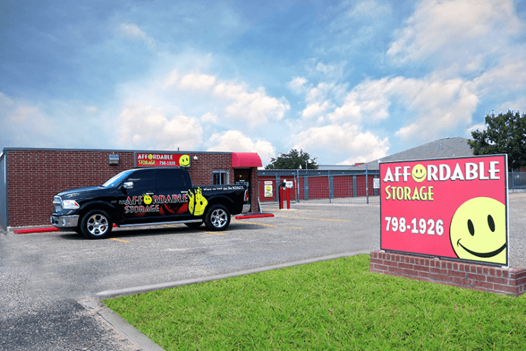 Cheap Storage Units in Lubbock 50th & Ave Q